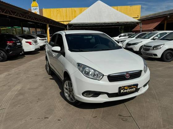 FIAT GRAND SIENA 1.6 MPI ESSENCE 16V FLEX 4P MANUAL FIAT GRAND SIENA 1.6 MPI ESSENCE 16V FLEX 4P MANUAL
